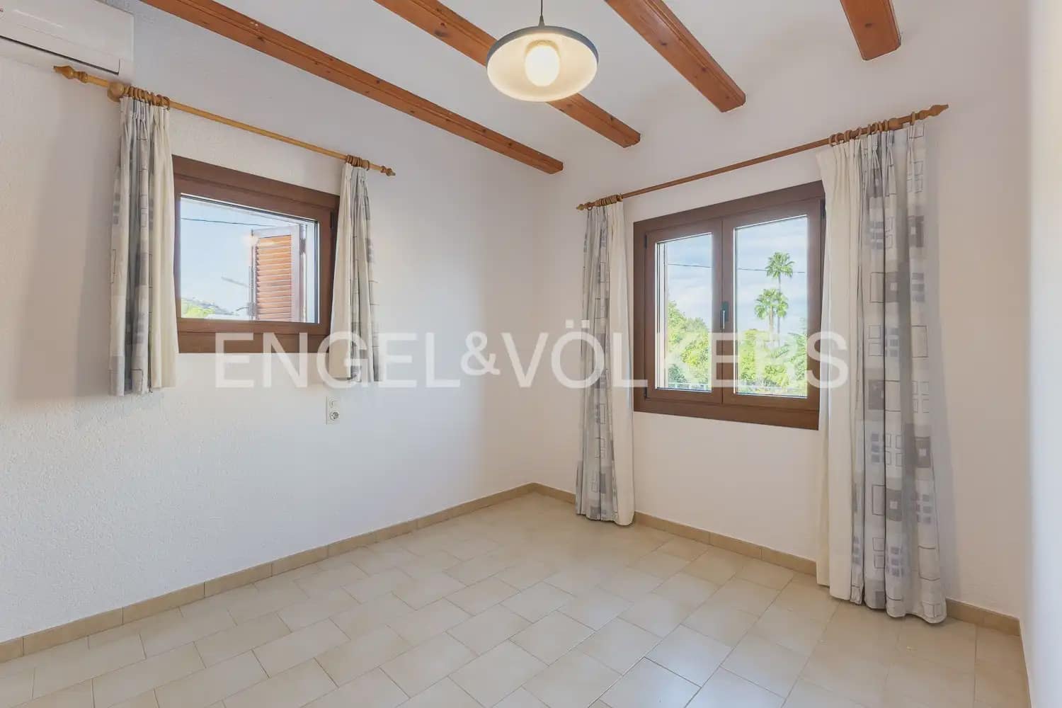 Villa/Maison de 6 chambres à louer à Pedreguer avec piscine garage - 3 700 € (Ref: 10165516)