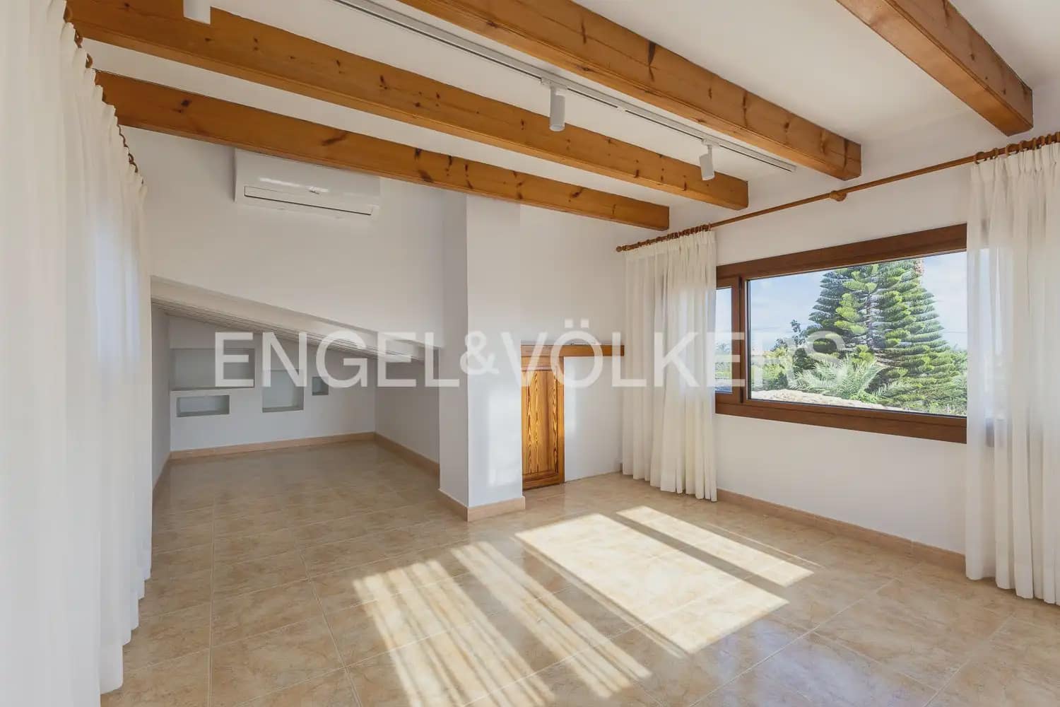 Villa/Maison de 6 chambres à louer à Pedreguer avec piscine garage - 3 700 € (Ref: 10165516)