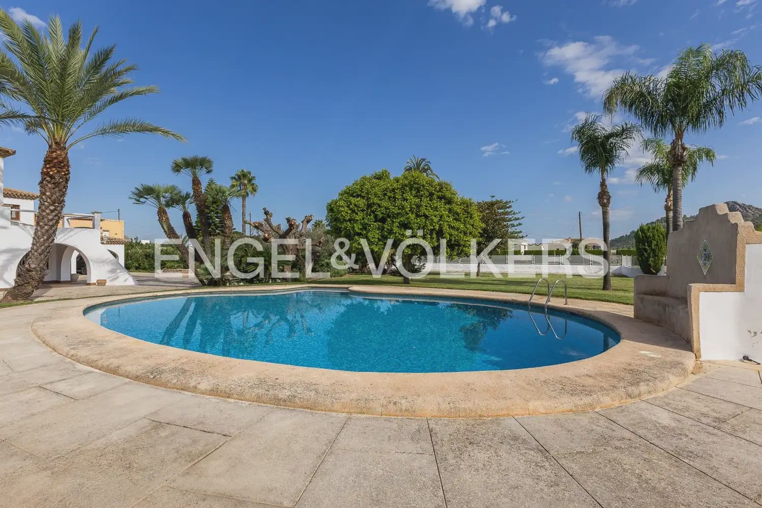 Villa/Maison de 6 chambres à louer à Pedreguer avec piscine garage - 3 700 € (Ref: 10165516)