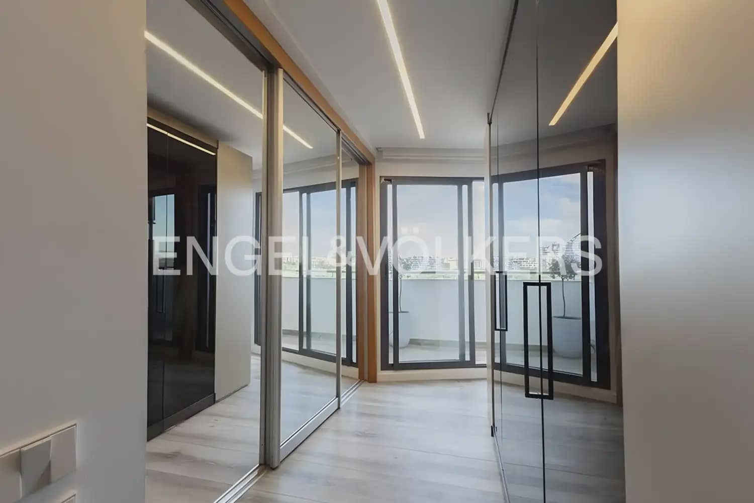 1 bedroom Flat for sale in Valencia city with pool garage - € 525,000 (Ref: 10165517)