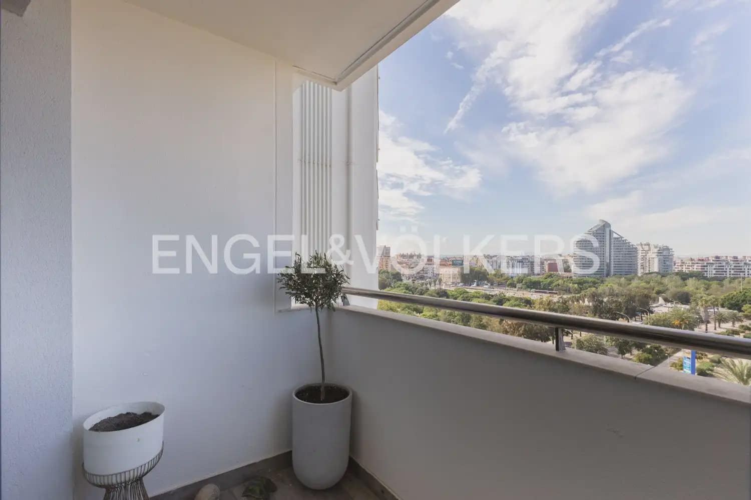 1 bedroom Flat for sale in Valencia city with pool garage - € 525,000 (Ref: 10165517)