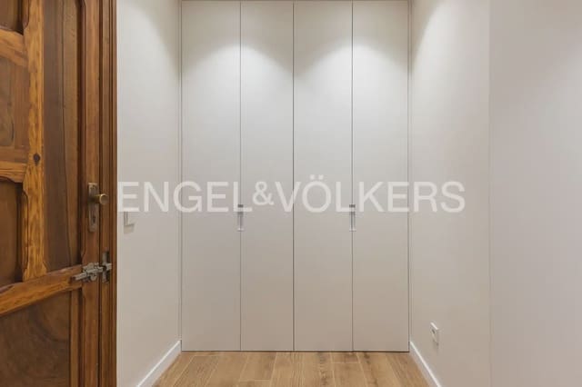 Appartement de 2 chambres à louer à Russafa, Valence ville - 2 600 € (Ref: 10165791)