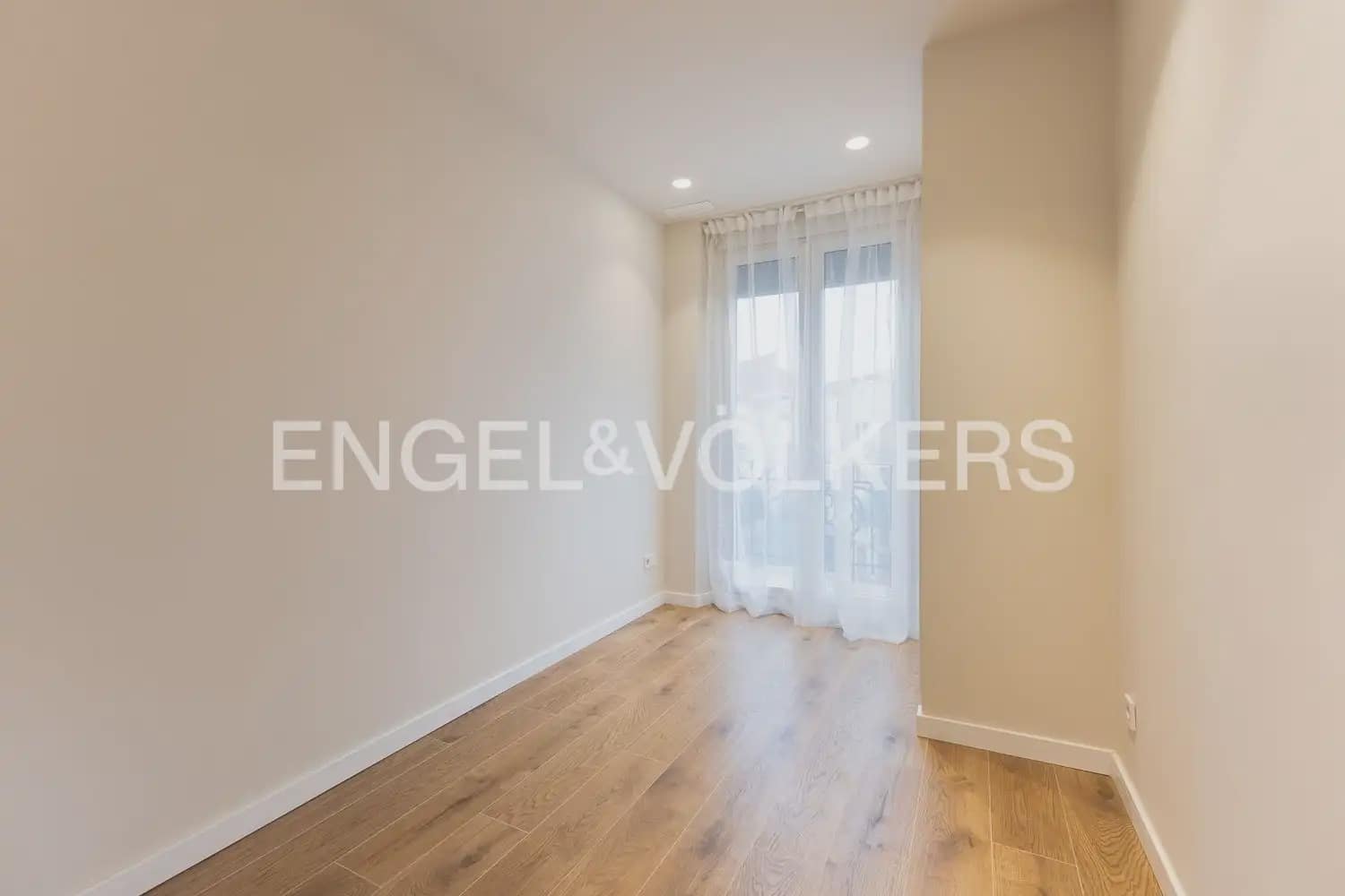 2 bedroom Flat for rent in Valencia city - € 2,600 (Ref: 10165791)