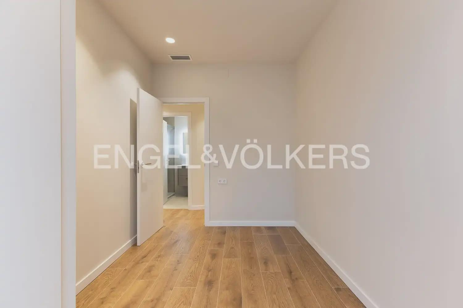 2 bedroom Flat for rent in Valencia city - € 2,600 (Ref: 10165791)
