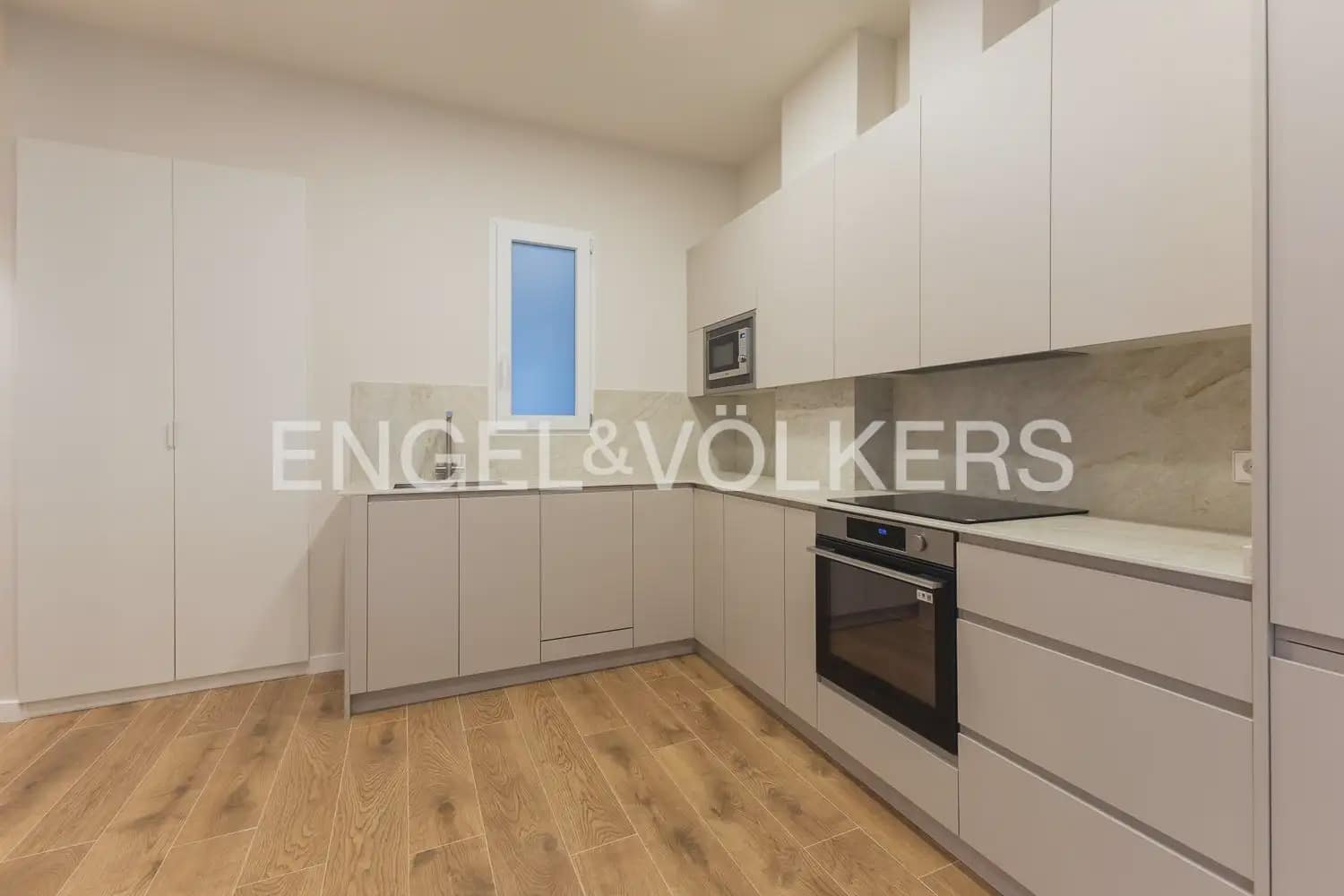 2 bedroom Flat for rent in Valencia city - € 2,600 (Ref: 10165791)