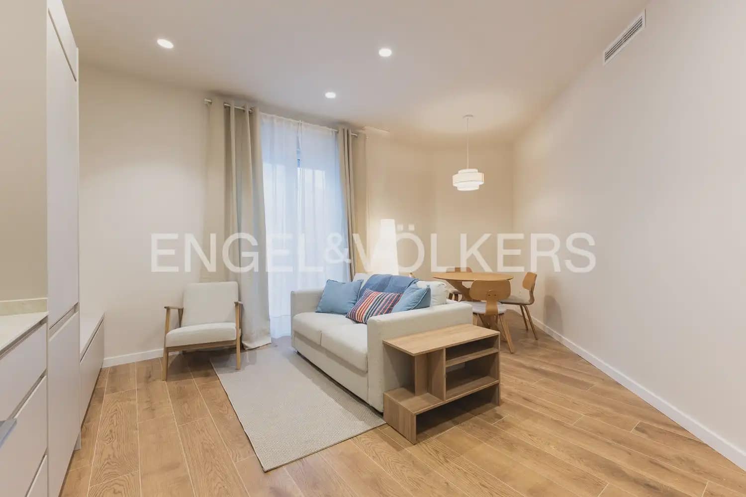 2 bedroom Flat for rent in Valencia city - € 2,600 (Ref: 10165791)