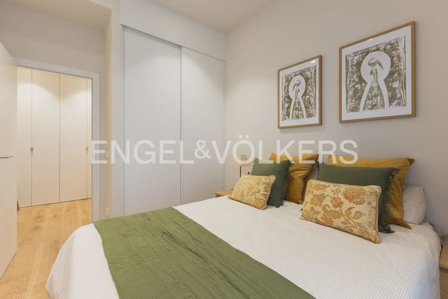 2 bedroom Flat for rent in Valencia city - € 2,600 (Ref: 10165791)