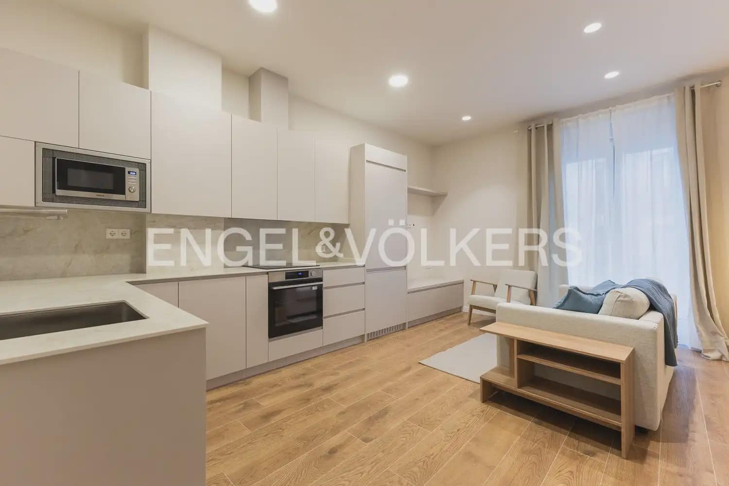 2 bedroom Flat for rent in Valencia city - € 2,600 (Ref: 10165791)