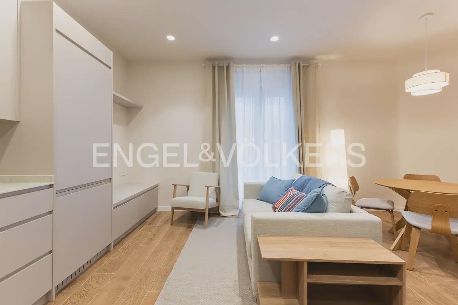 2 bedroom Flat for rent in Valencia city - € 2,600 (Ref: 10165791)