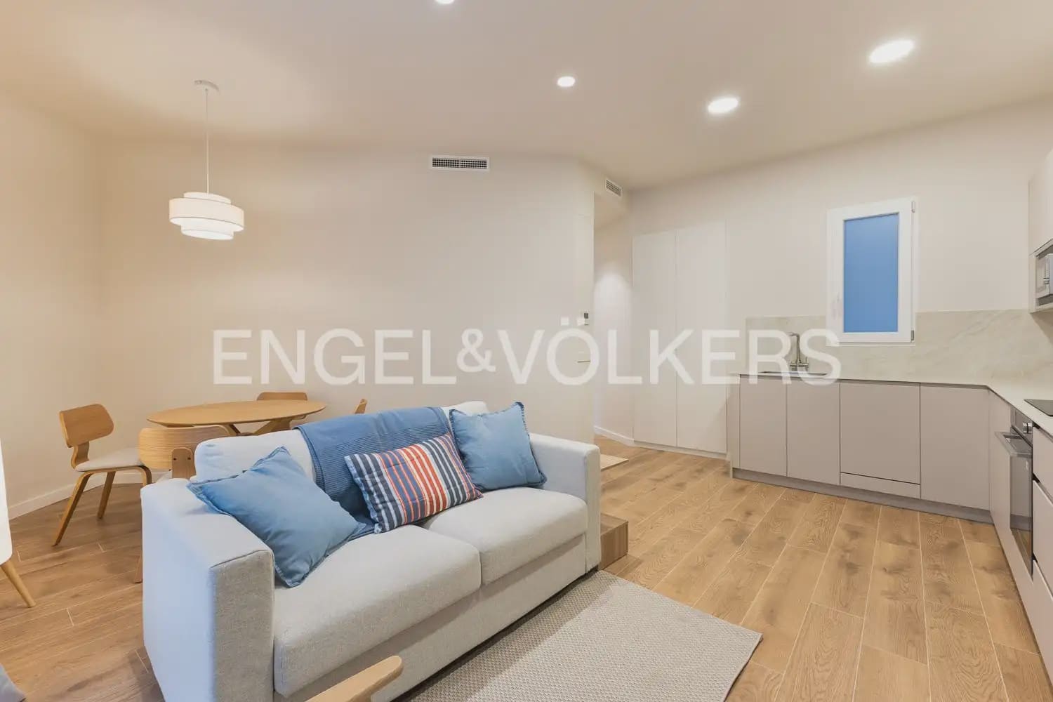 2 bedroom Flat for rent in Valencia city - € 2,600 (Ref: 10165791)