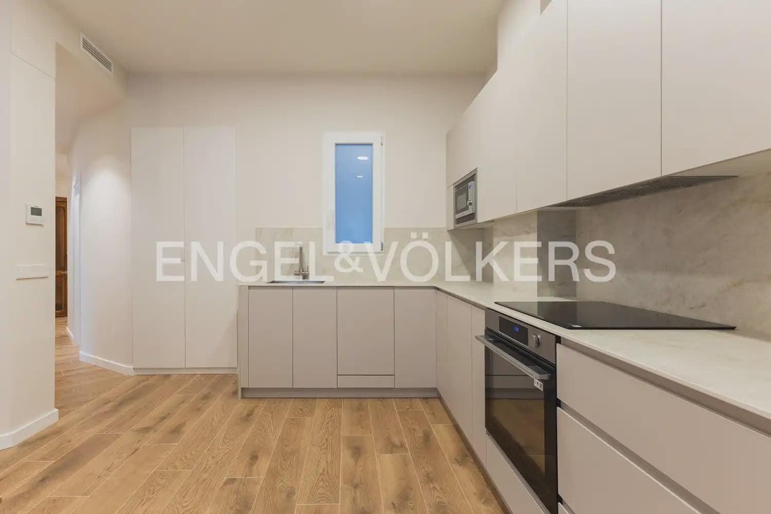 2 bedroom Flat for rent in Valencia city - € 2,600 (Ref: 10165791)
