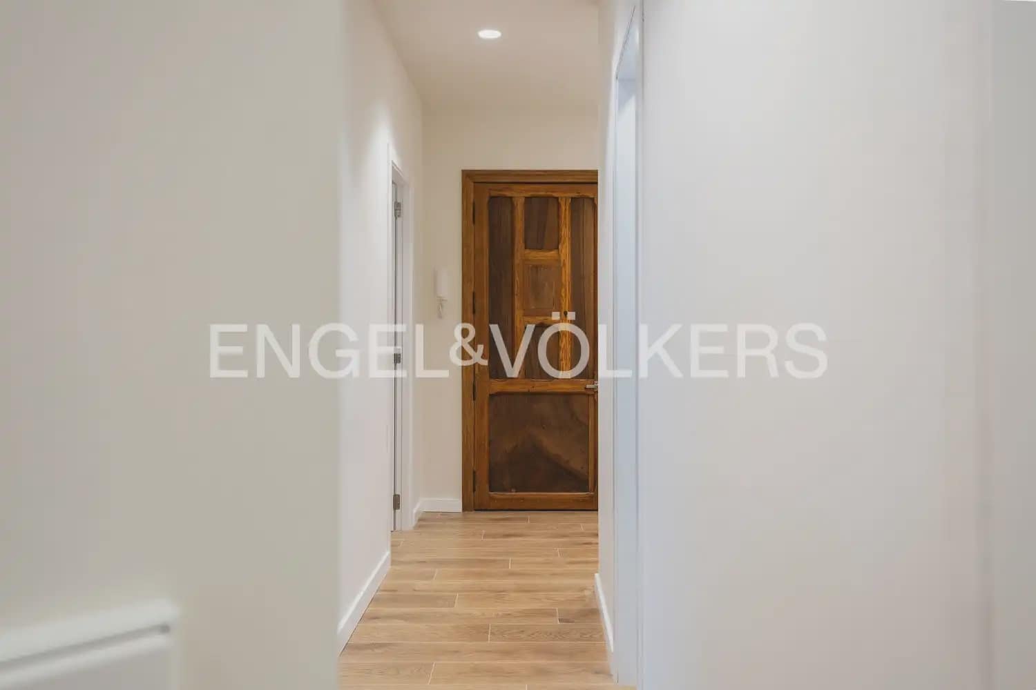 2 bedroom Flat for rent in Valencia city - € 2,600 (Ref: 10165791)