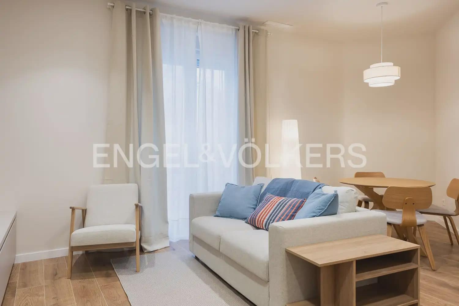 2 bedroom Flat for rent in Valencia city - € 2,600 (Ref: 10165791)