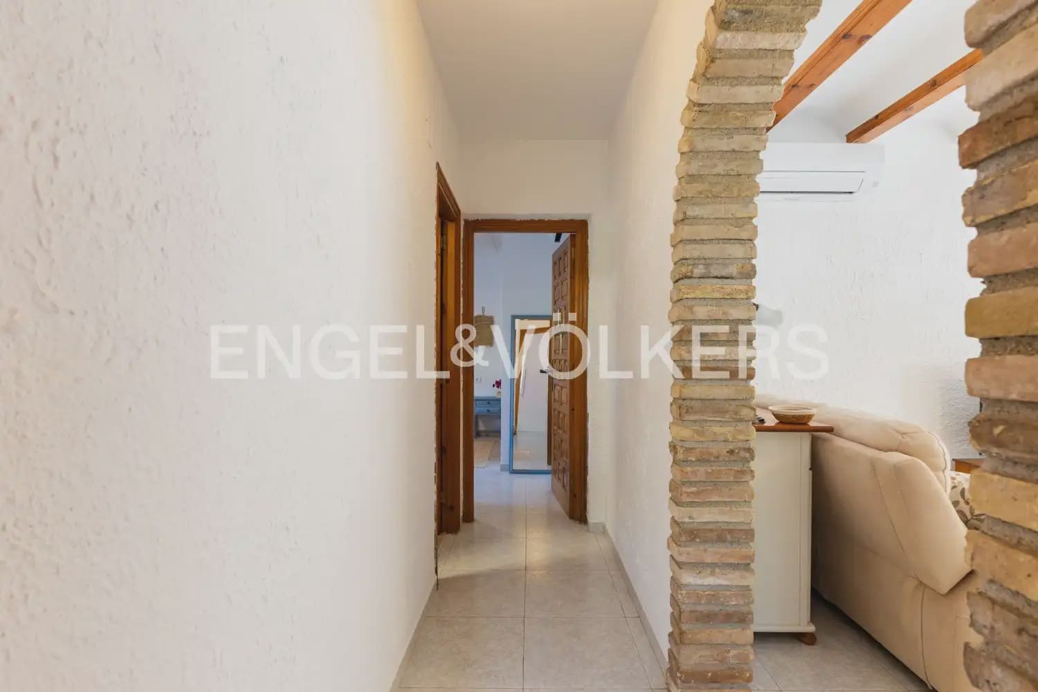 5 bedroom Villa for sale in Els Poblets with garage - € 350,000 (Ref: 10165792)