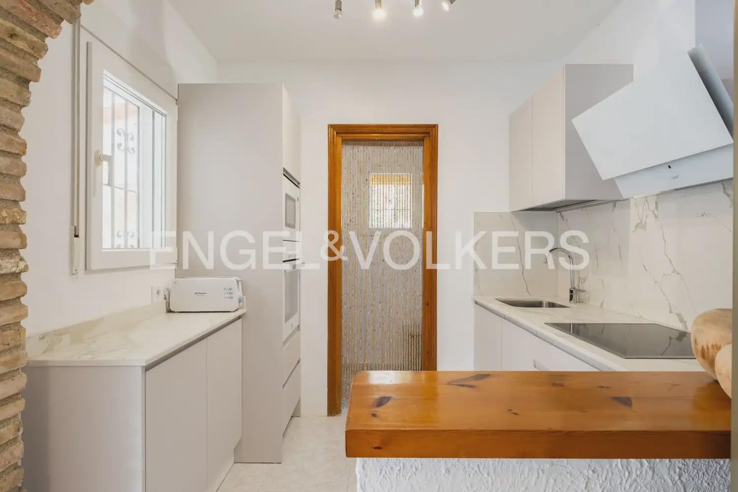 5 bedroom Villa for sale in Els Poblets with garage - € 350,000 (Ref: 10165792)