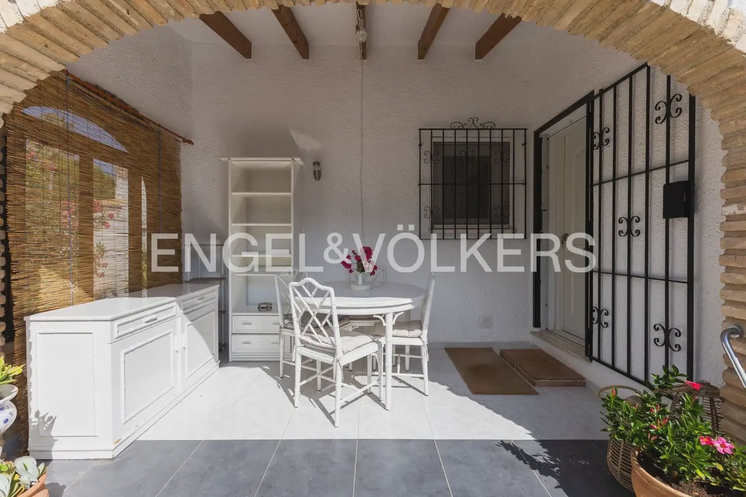 5 bedroom Villa for sale in Els Poblets with garage - € 350,000 (Ref: 10165792)