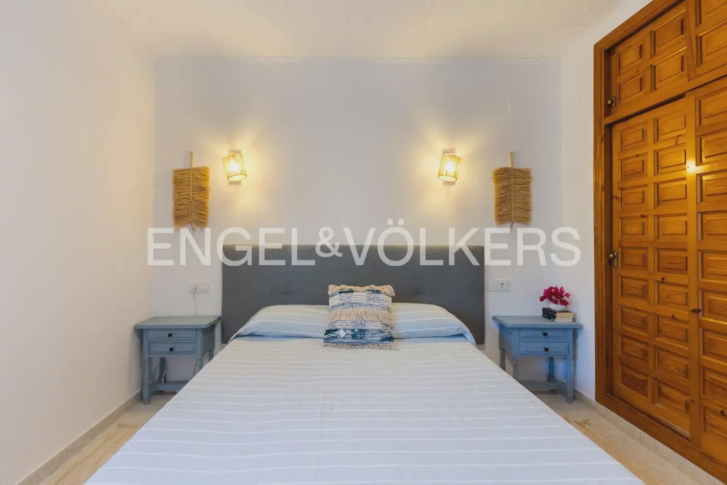 5 bedroom Villa for sale in Els Poblets with garage - € 350,000 (Ref: 10165792)