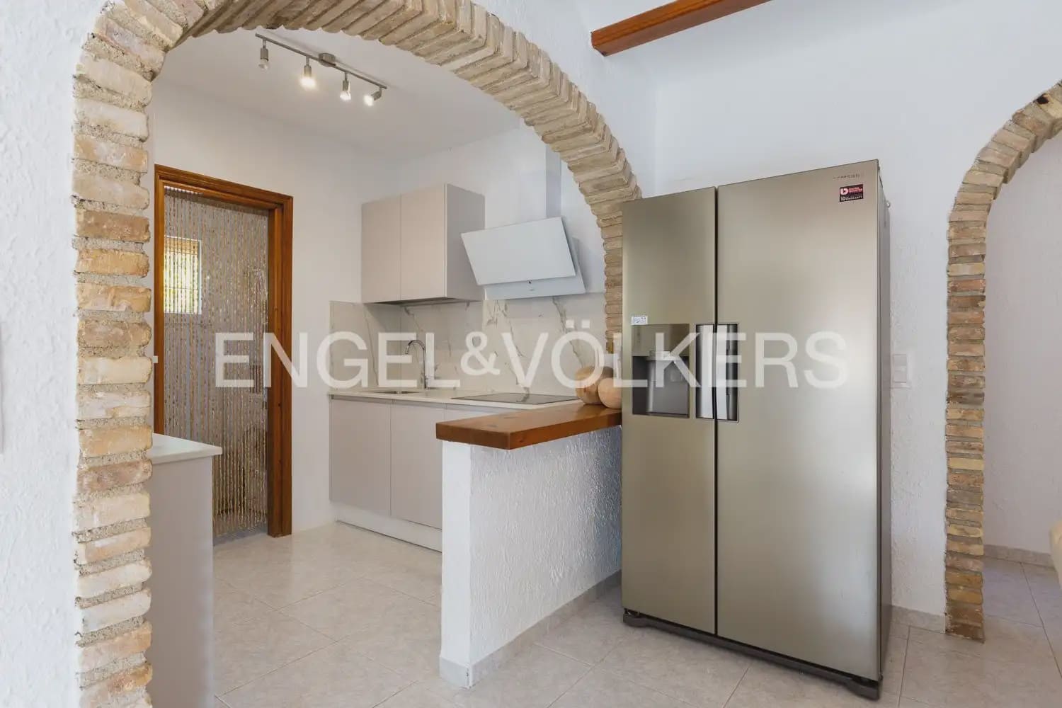 5 bedroom Villa for sale in Els Poblets with garage - € 350,000 (Ref: 10165792)