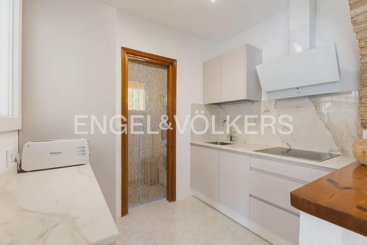 5 bedroom Villa for sale in Els Poblets with garage - € 350,000 (Ref: 10165792)