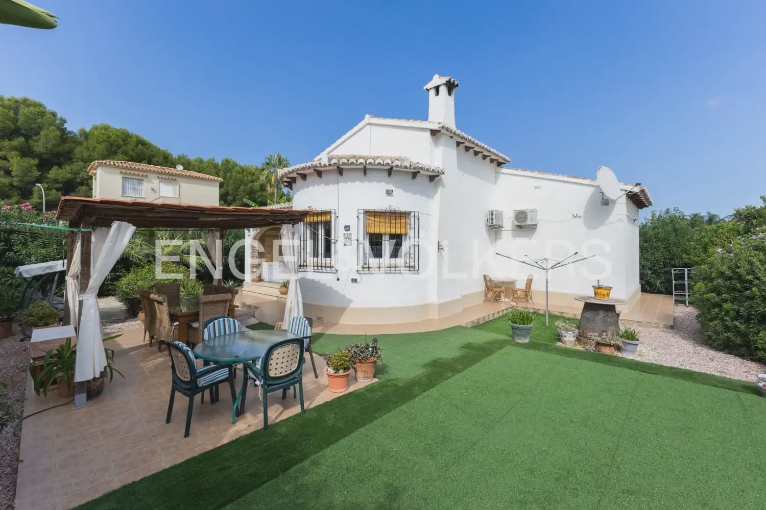 5 bedroom Villa for sale in Els Poblets with garage - € 350,000 (Ref: 10165792)