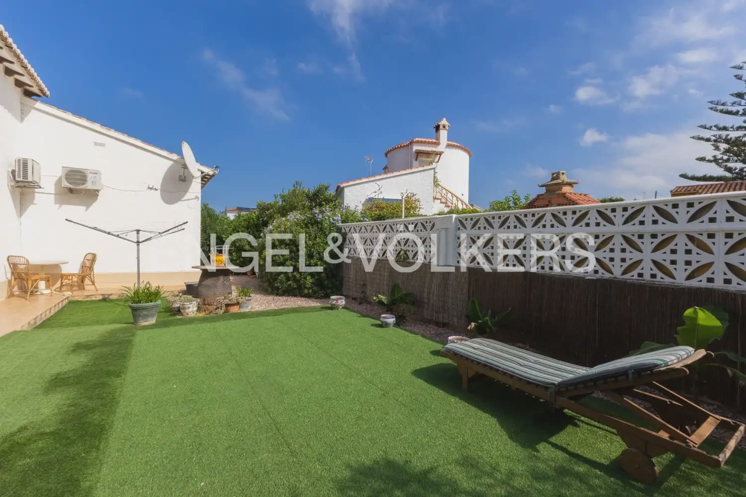 5 bedroom Villa for sale in Els Poblets with garage - € 350,000 (Ref: 10165792)