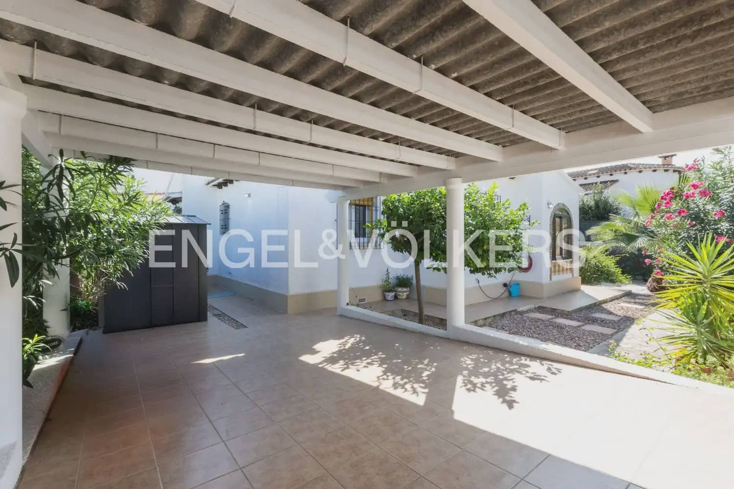 5 bedroom Villa for sale in Els Poblets with garage - € 350,000 (Ref: 10165792)