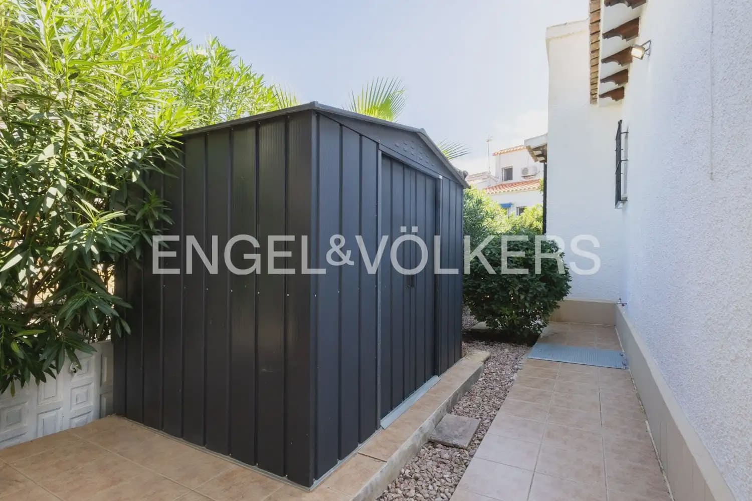 5 bedroom Villa for sale in Els Poblets with garage - € 350,000 (Ref: 10165792)