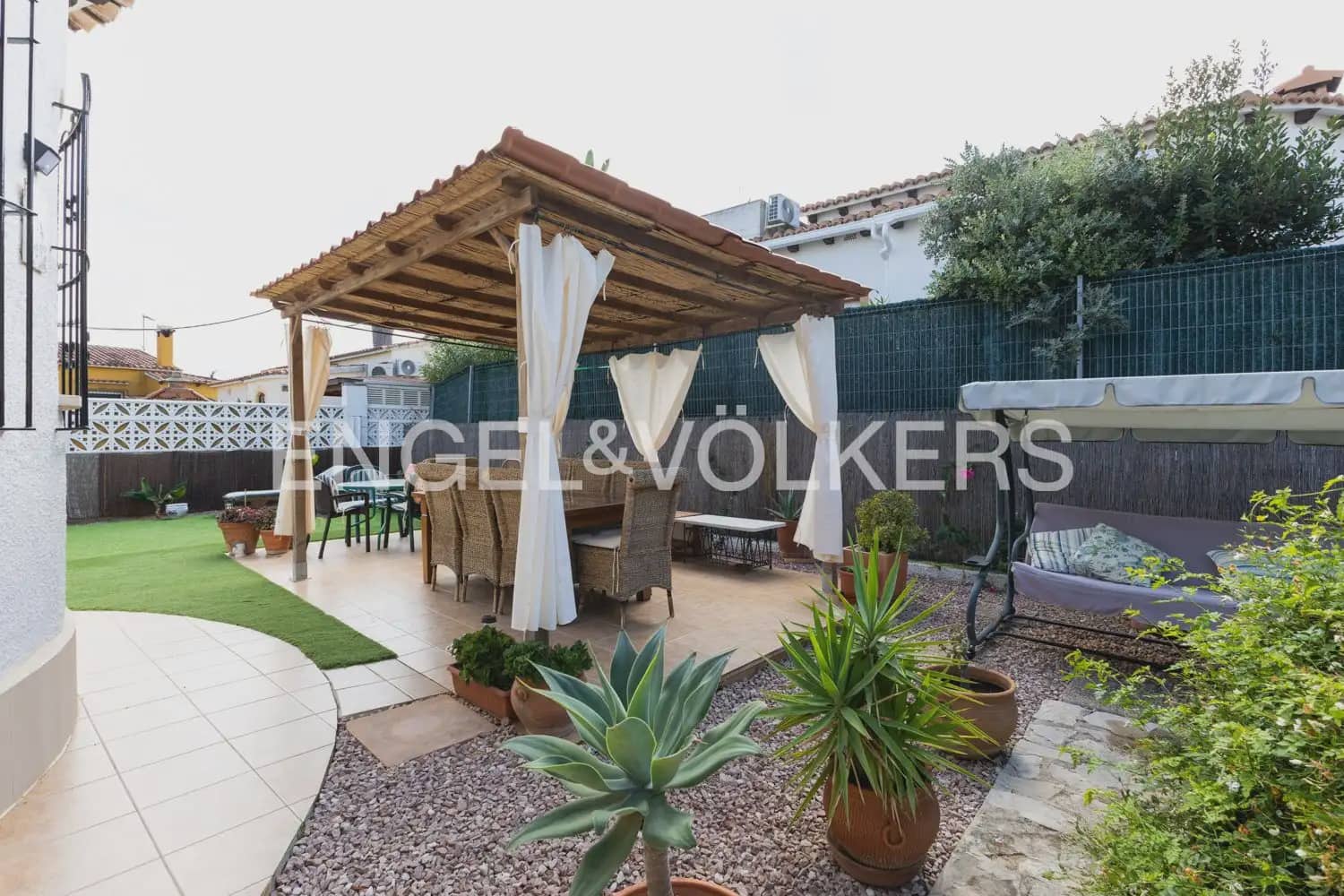 5 bedroom Villa for sale in Els Poblets with garage - € 350,000 (Ref: 10165792)