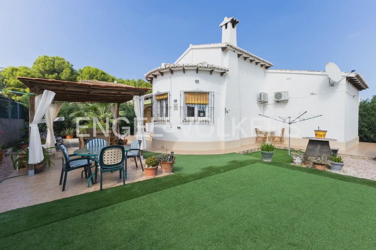 5 bedroom Villa for sale in Els Poblets with garage - € 350,000 (Ref: 10165792)