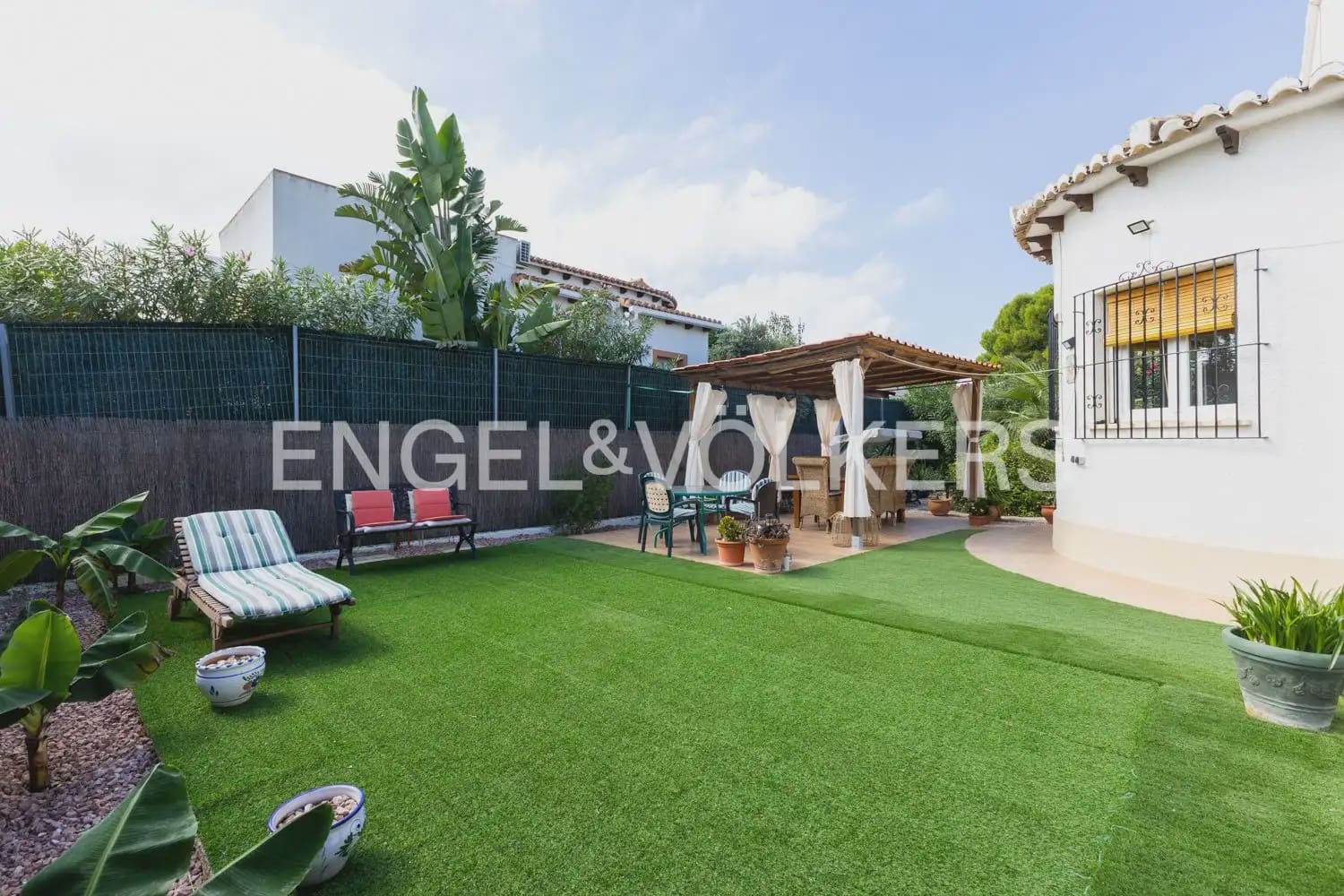 5 bedroom Villa for sale in Els Poblets with garage - € 350,000 (Ref: 10165792)