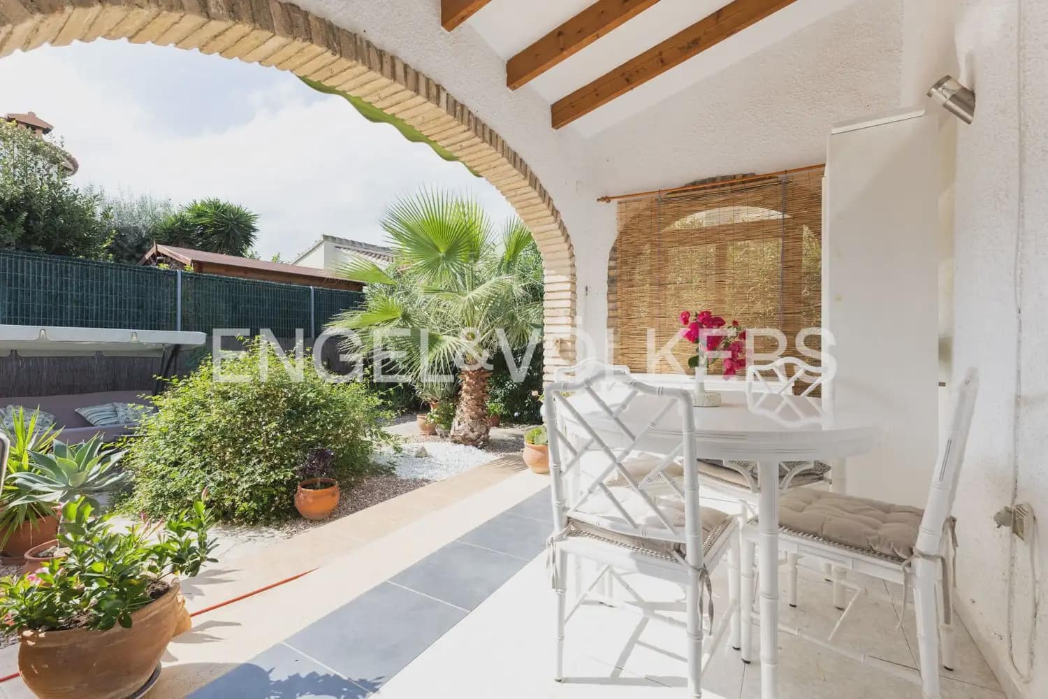 5 bedroom Villa for sale in Els Poblets with garage - € 350,000 (Ref: 10165792)