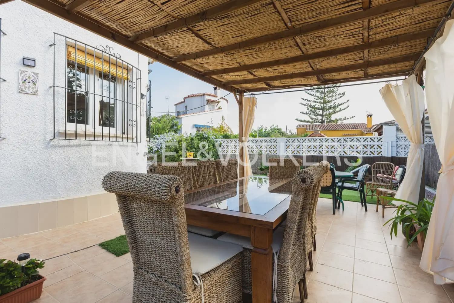 5 bedroom Villa for sale in Els Poblets with garage - € 350,000 (Ref: 10165792)
