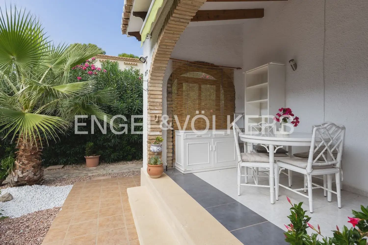5 bedroom Villa for sale in Els Poblets with garage - € 350,000 (Ref: 10165792)