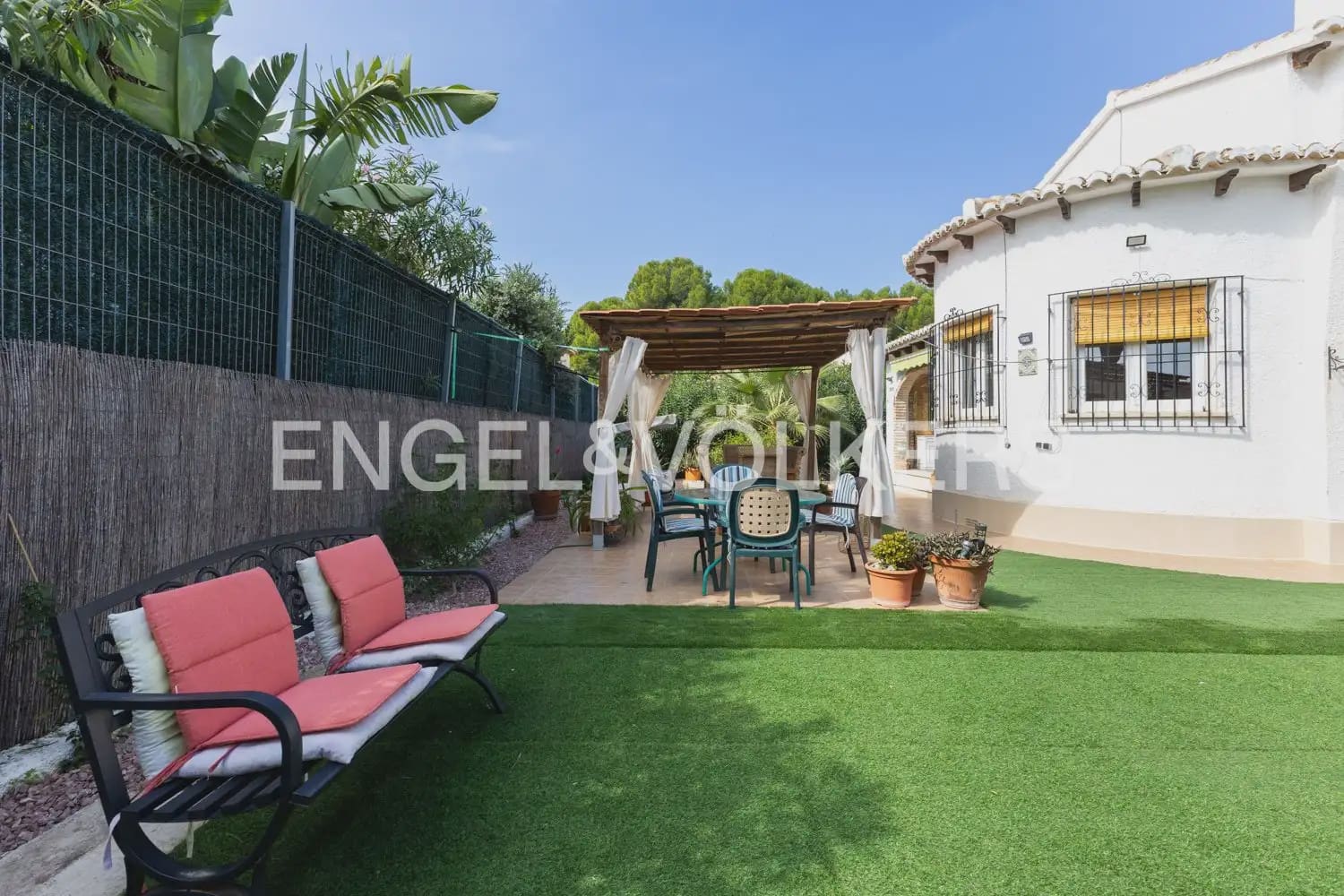 5 bedroom Villa for sale in Els Poblets with garage - € 350,000 (Ref: 10165792)