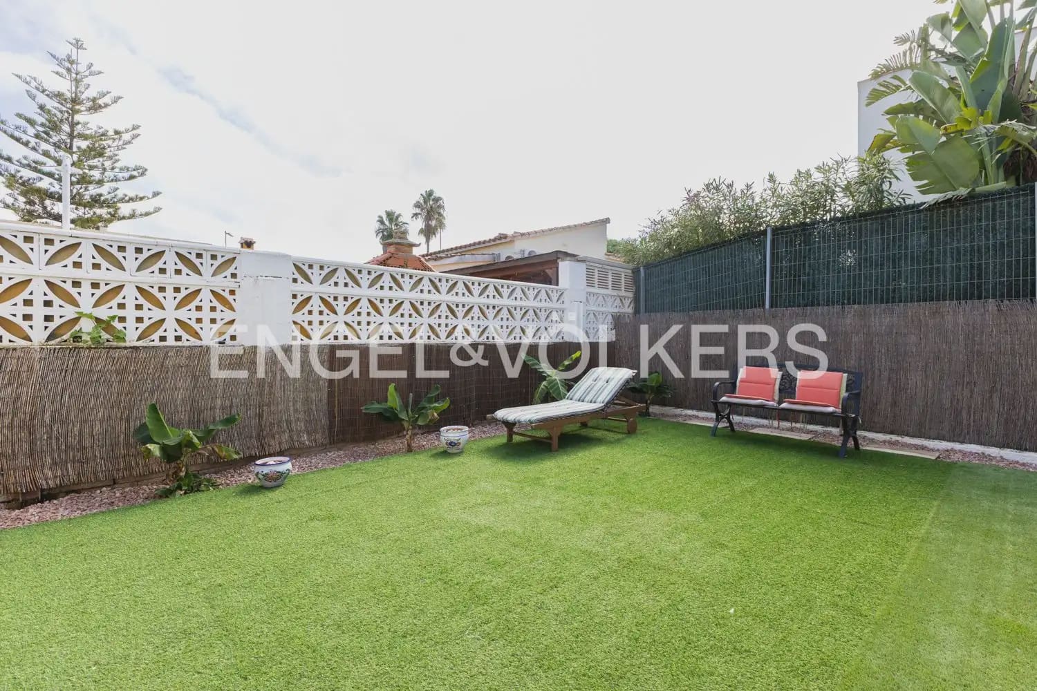 5 bedroom Villa for sale in Els Poblets with garage - € 350,000 (Ref: 10165792)