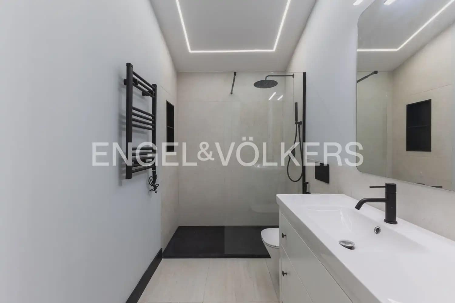 1 slaapkamer Rijtjeshuis te huur in Burjassot - € 1.600 (Ref: 10165793)