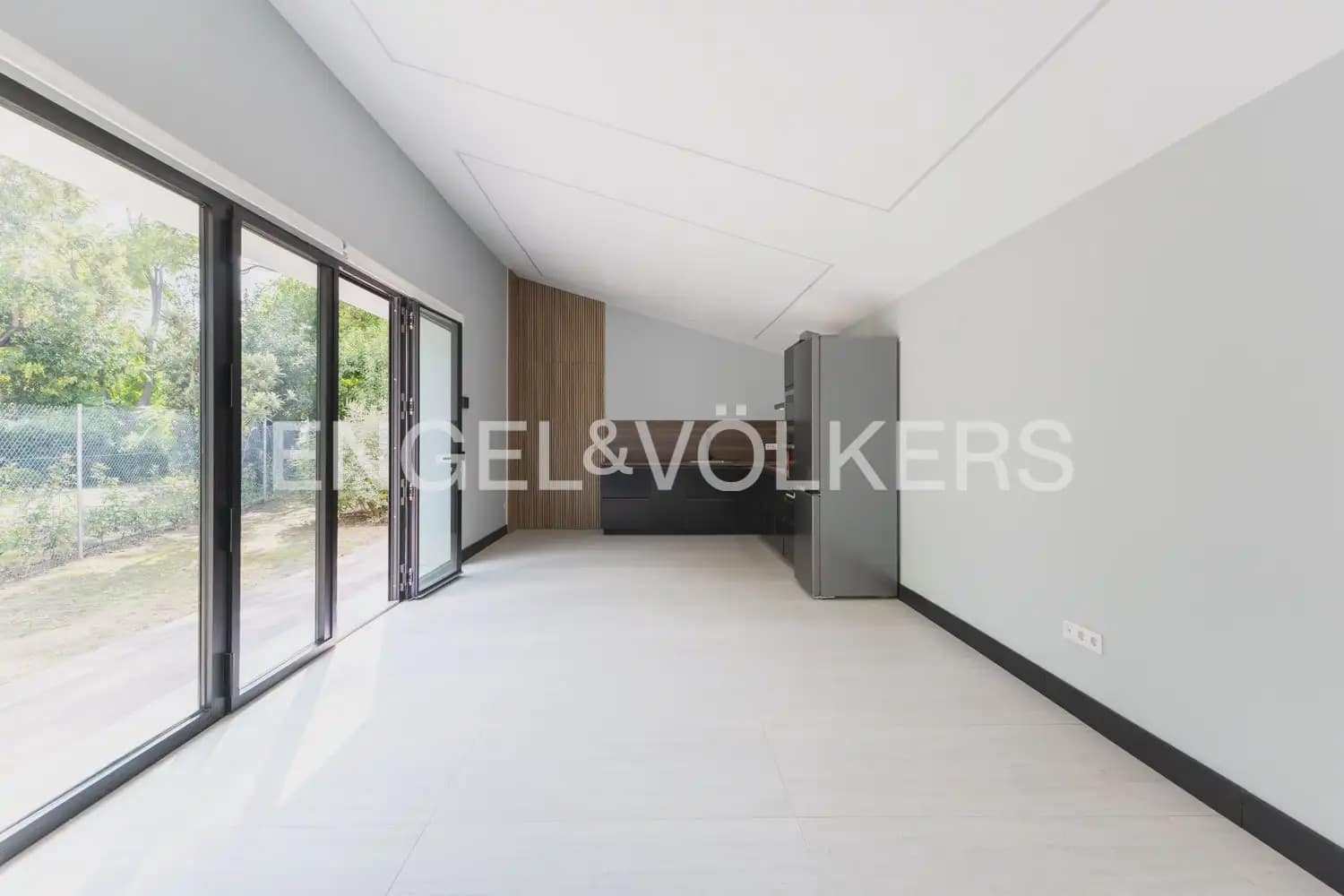 1 slaapkamer Rijtjeshuis te huur in Burjassot - € 1.600 (Ref: 10165793)