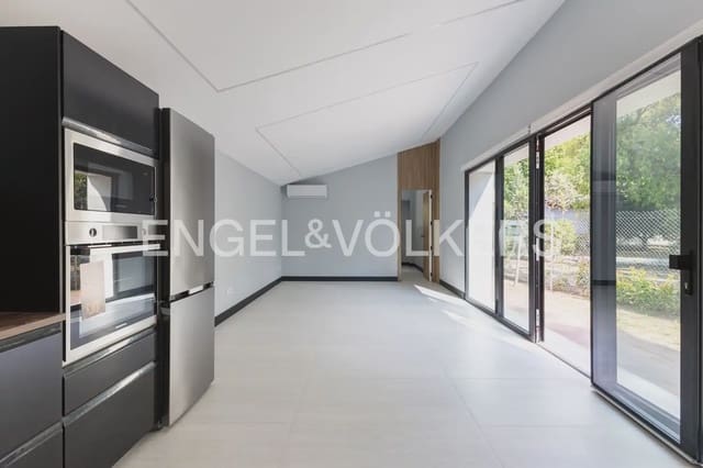 1 slaapkamer Rijtjeshuis te huur in Burjassot - € 1.600 (Ref: 10165793)
