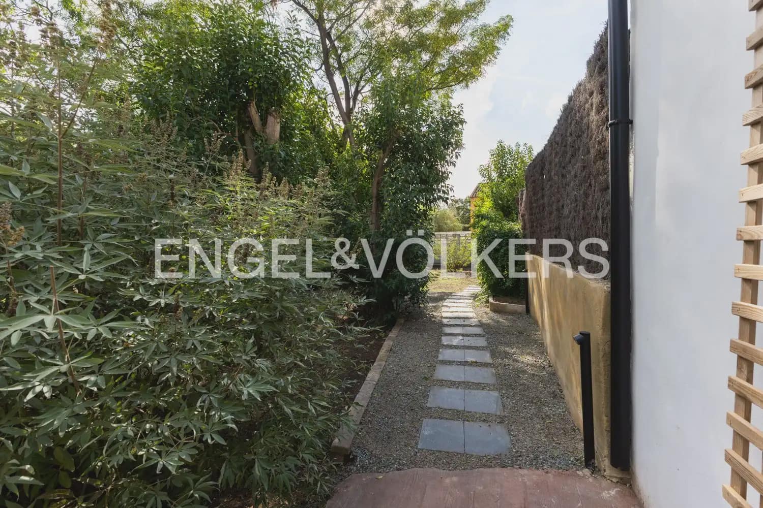 1 slaapkamer Rijtjeshuis te huur in Burjassot - € 1.600 (Ref: 10165793)