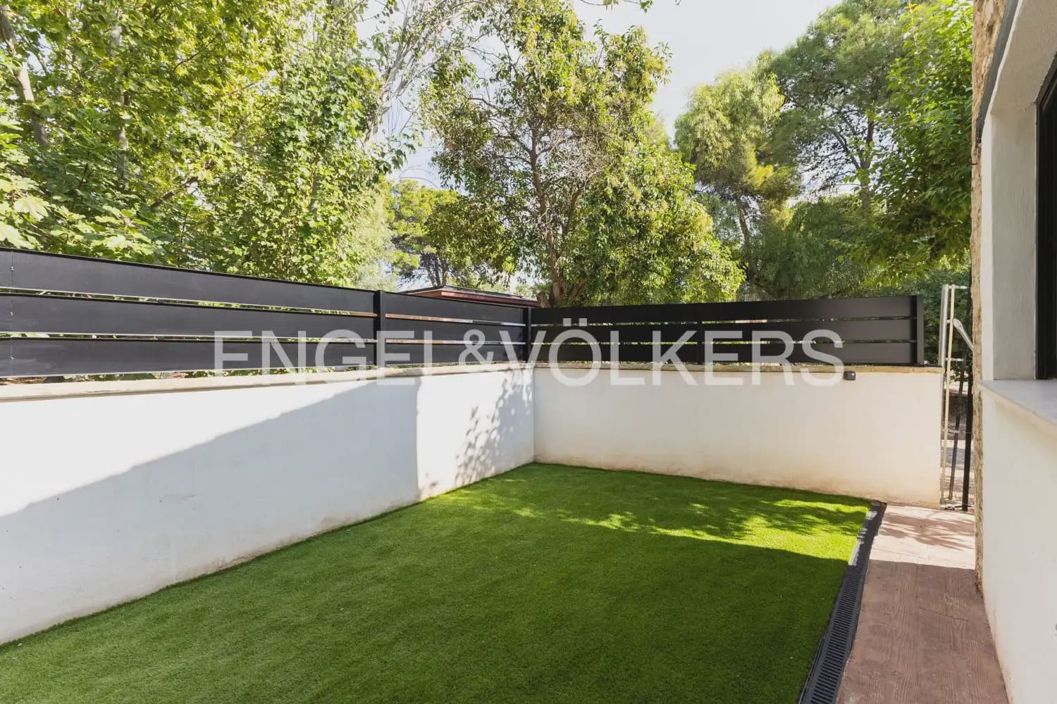 1 slaapkamer Rijtjeshuis te huur in Burjassot - € 1.600 (Ref: 10165793)
