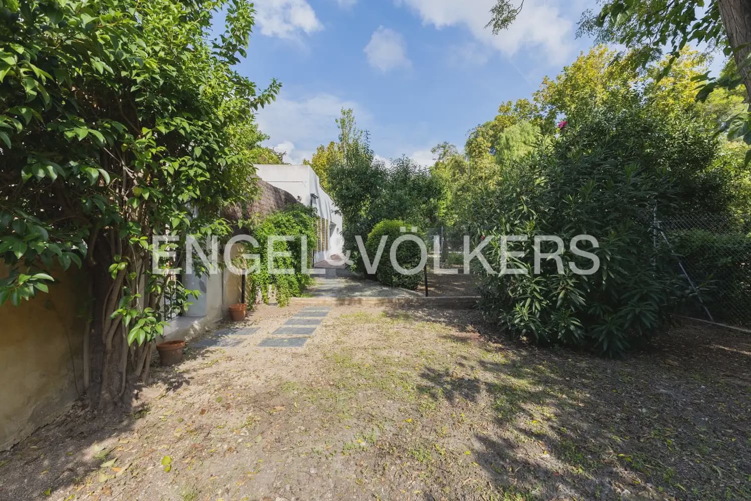 1 slaapkamer Rijtjeshuis te huur in Burjassot - € 1.600 (Ref: 10165793)