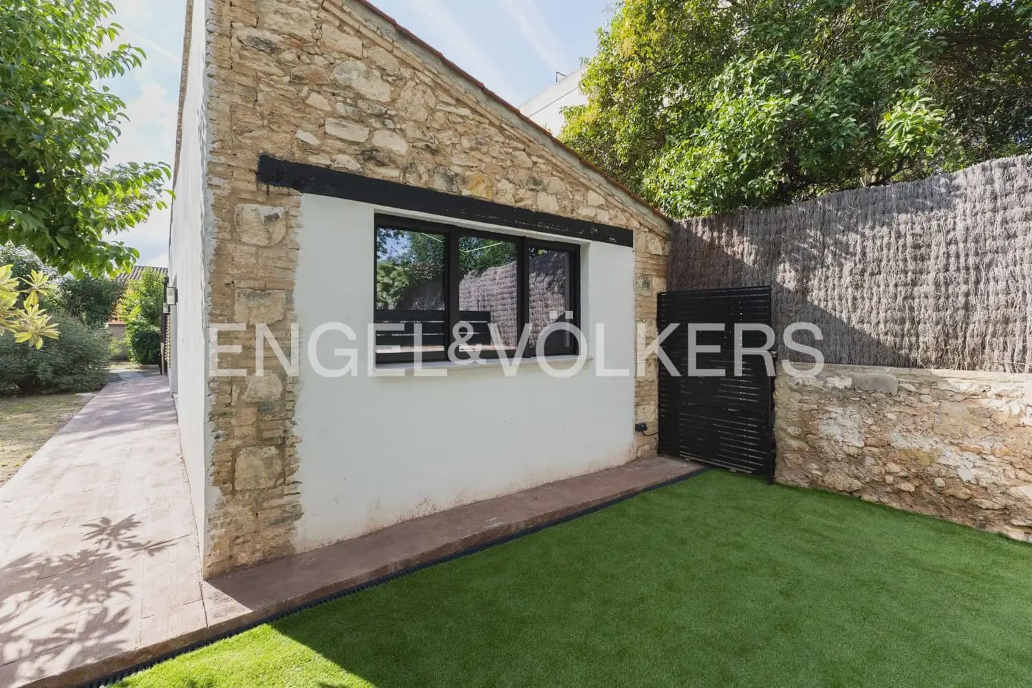 1 slaapkamer Rijtjeshuis te huur in Burjassot - € 1.600 (Ref: 10165793)
