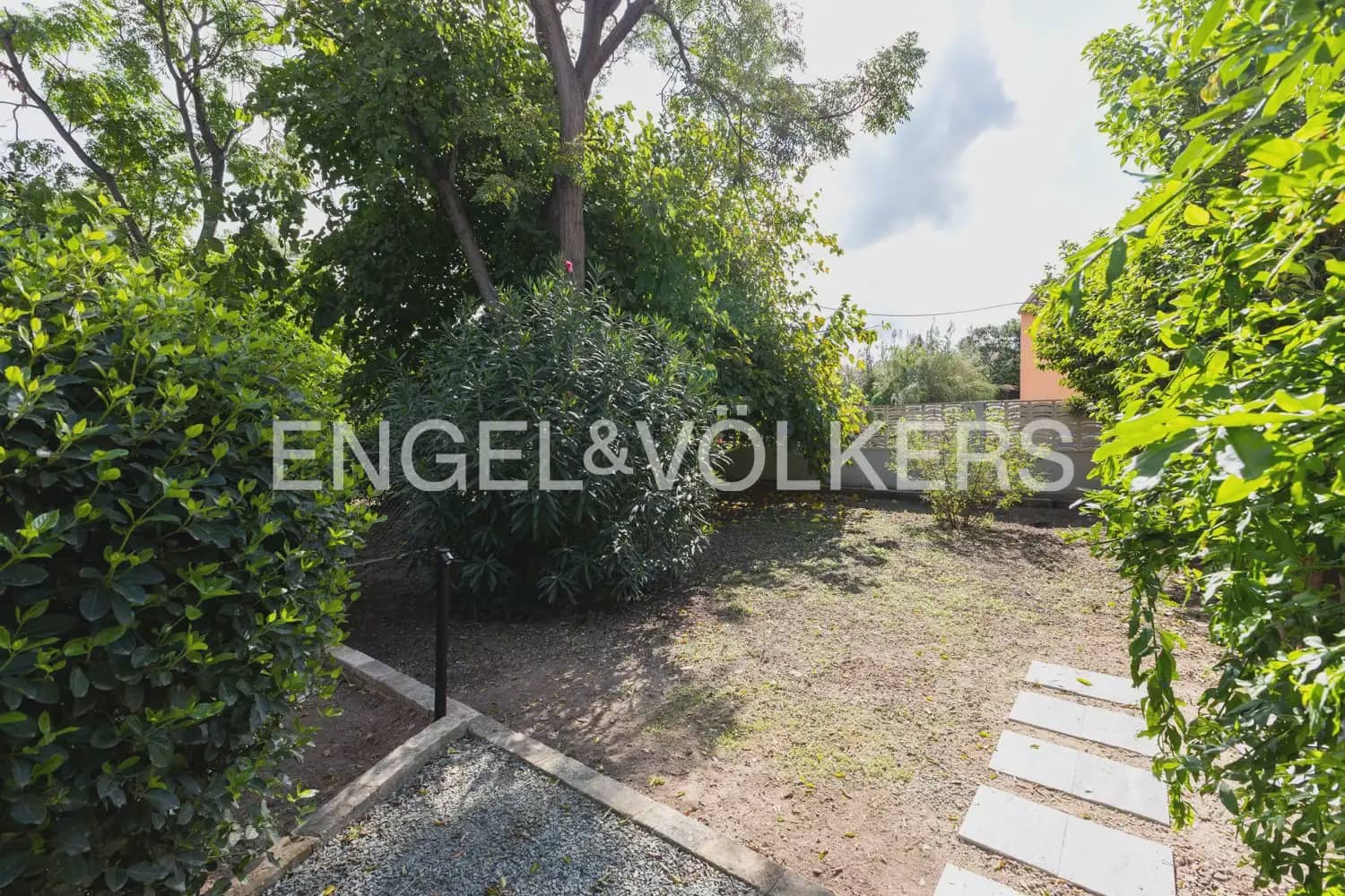 1 slaapkamer Rijtjeshuis te huur in Burjassot - € 1.600 (Ref: 10165793)