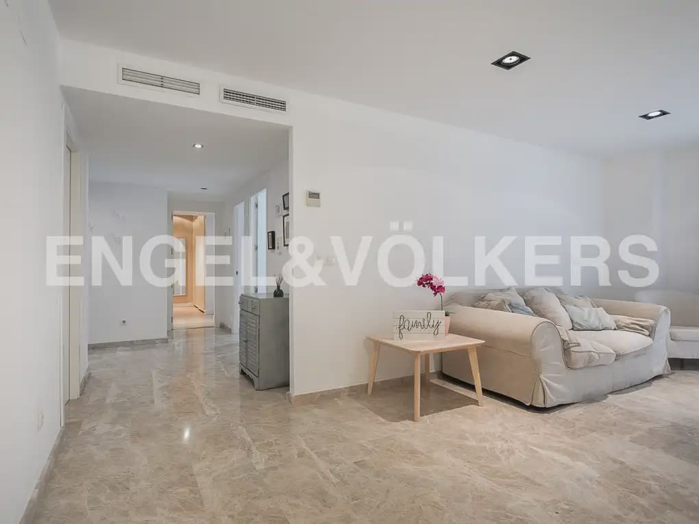3 bedroom Flat for rent in Paterna with pool garage - € 1,750 (Ref: 10166986)