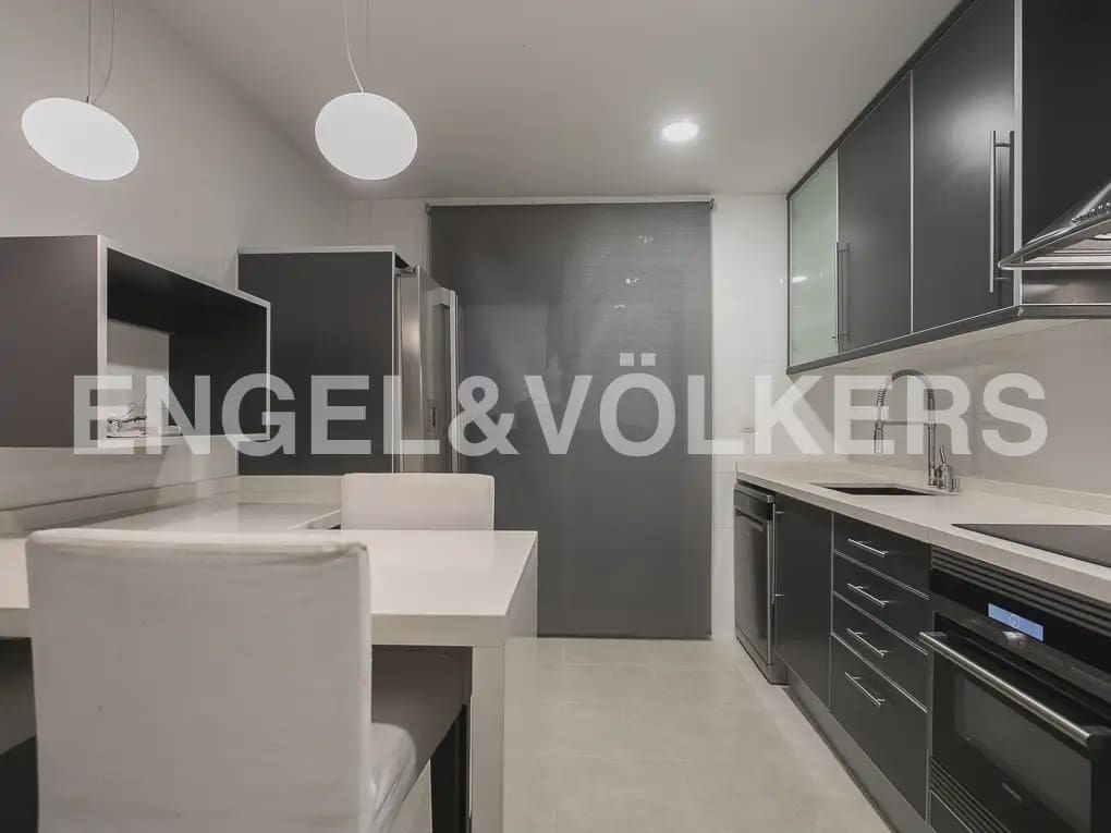 3 bedroom Flat for rent in Paterna with pool garage - € 1,750 (Ref: 10166986)