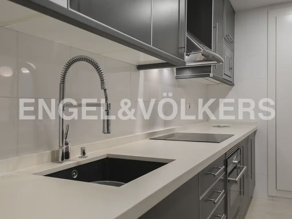 3 bedroom Flat for rent in Paterna with pool garage - € 1,750 (Ref: 10166986)