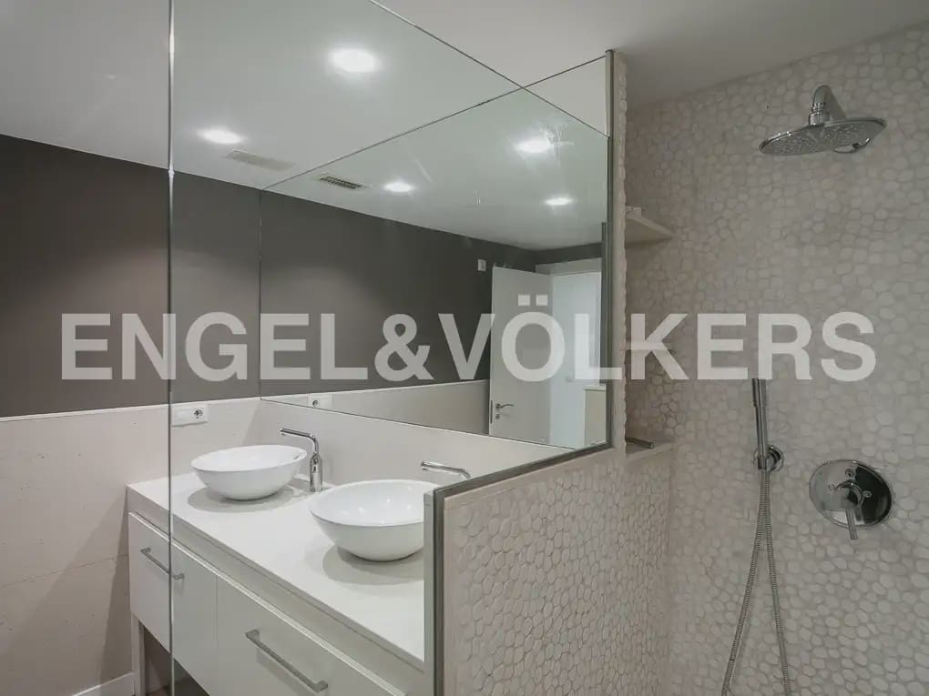 3 bedroom Flat for rent in Paterna with pool garage - € 1,750 (Ref: 10166986)