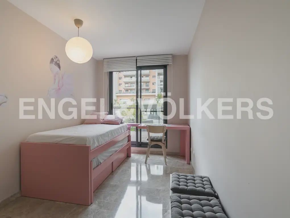 3 bedroom Flat for rent in Paterna with pool garage - € 1,750 (Ref: 10166986)