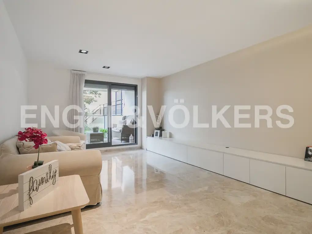 3 bedroom Flat for rent in Paterna with pool garage - € 1,750 (Ref: 10166986)