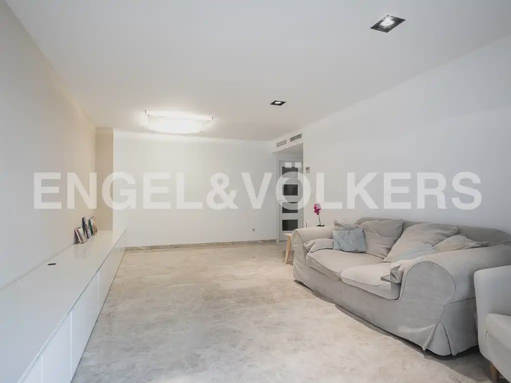 3 bedroom Flat for rent in Paterna with pool garage - € 1,750 (Ref: 10166986)